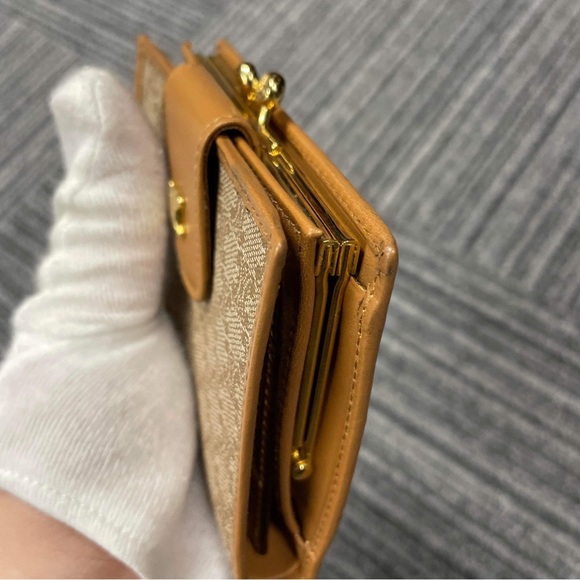 Vintage Celine compact wallet - Picture 5 of 13